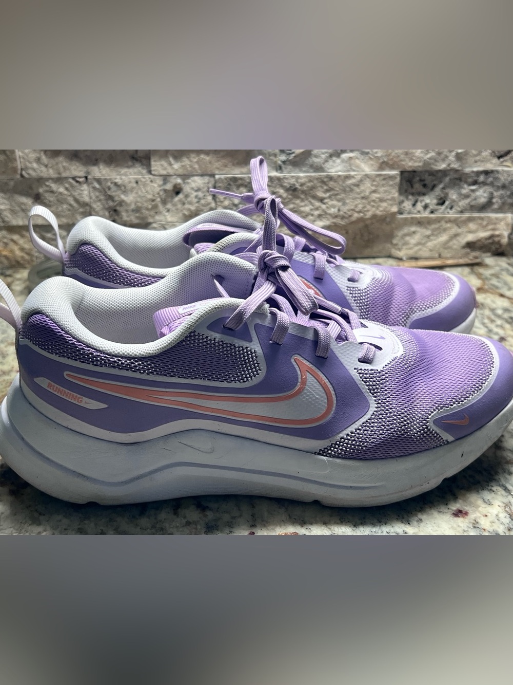 Girls size 5.5- GIRLS' NIKE BIG KID COSMIC RUNNER RUNNING SHOES